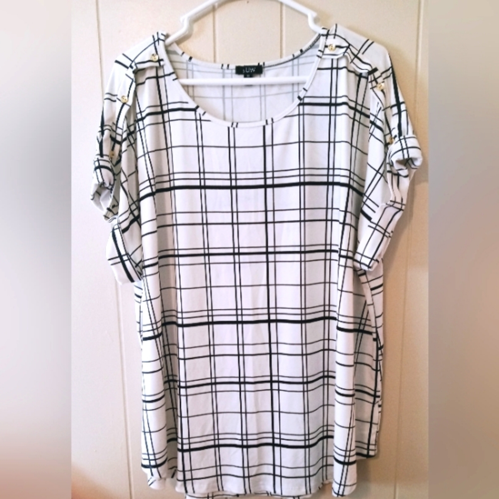 AUW Women's Black and White Plaid Top